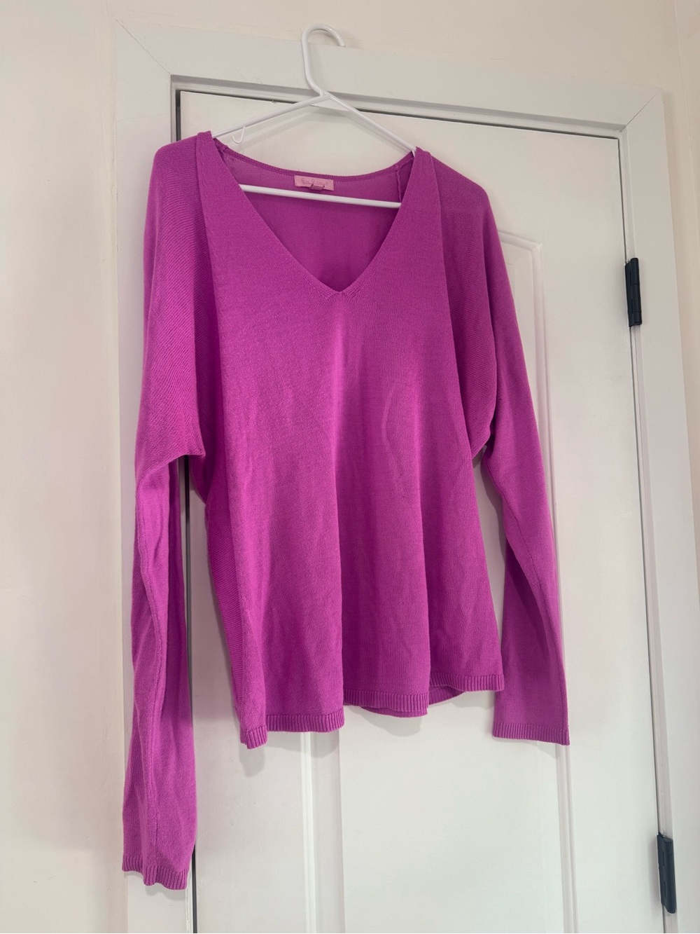 Lilly Pulitzer V-Neck Long Sleeve Sweater in Bright Magenta XL
